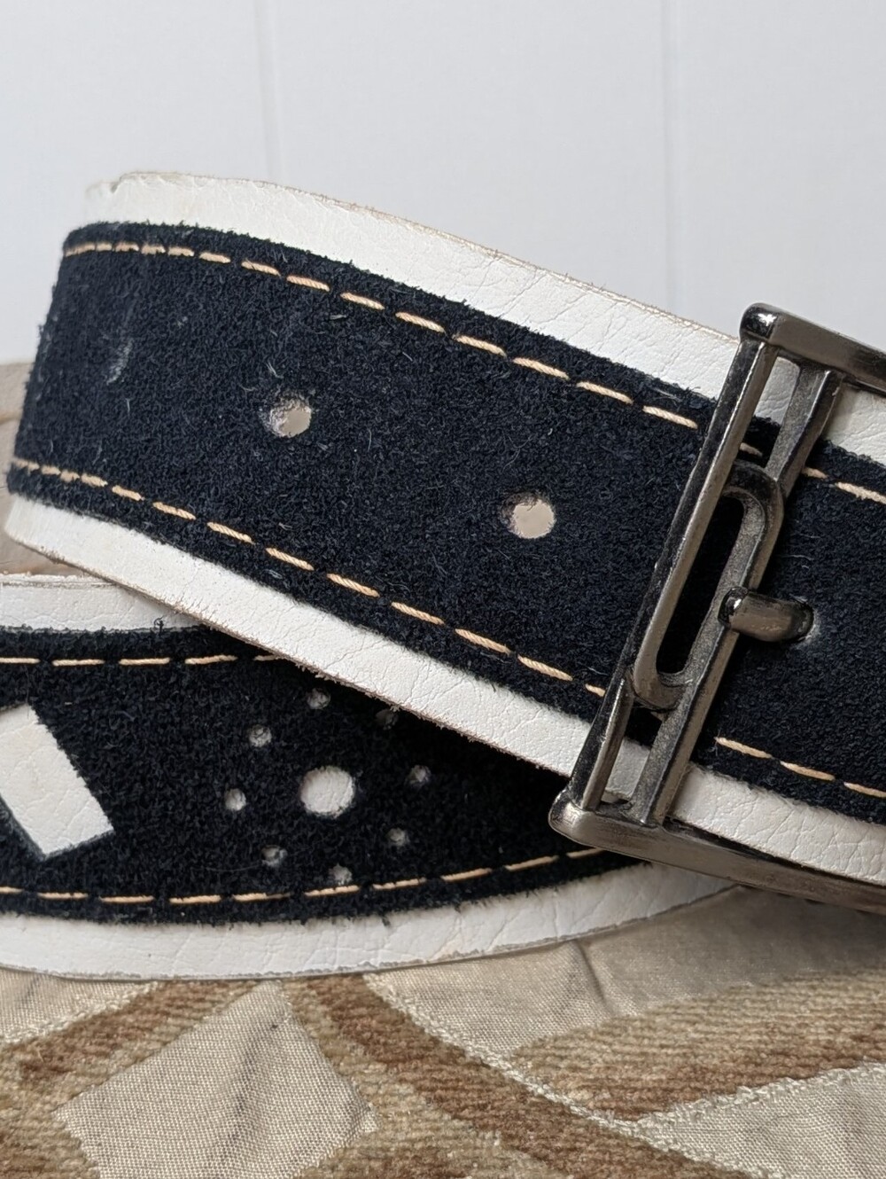 VTG Men's Shaggy Black Suede White Geometric Stitched Belt Metal Buckle Sz 30